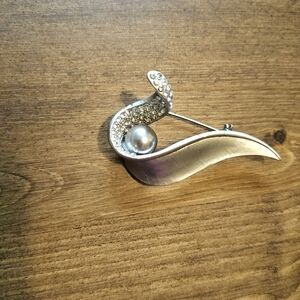 Beautiful Vintage Art Deco Silver And Clear Stone Brooch